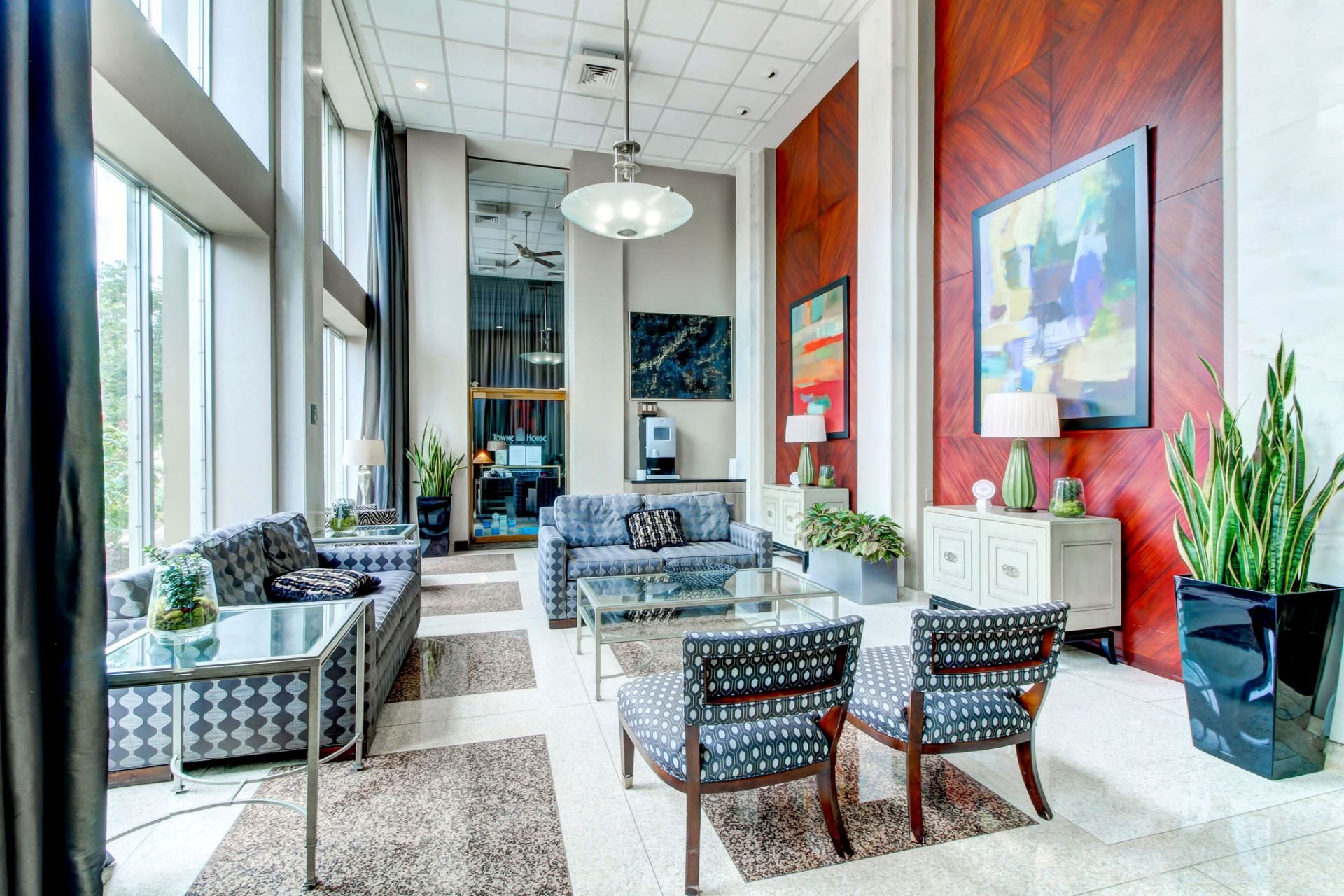 Amenities Resident Lounge at Towne House apartments on the Central West end